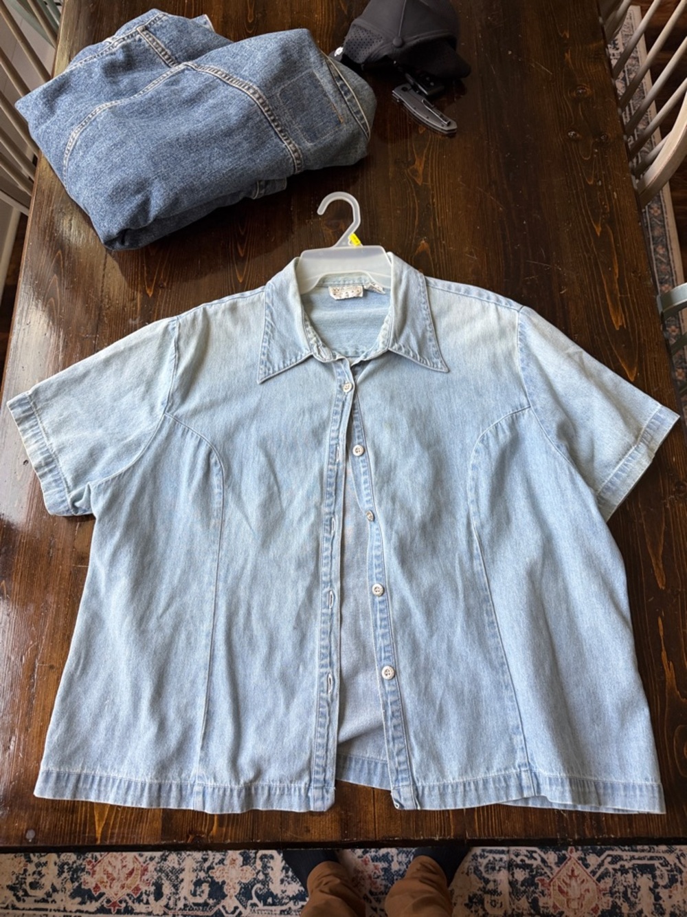 Women’s vintage Light Blue Denim Short-Sleeve Button-Up Shirt - Unbranded